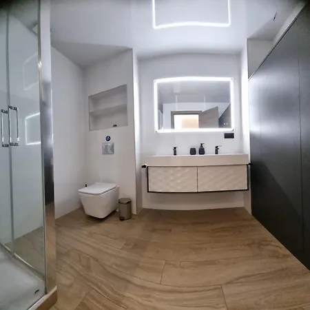 Homestay Centrica De Lujo Gv 1 *